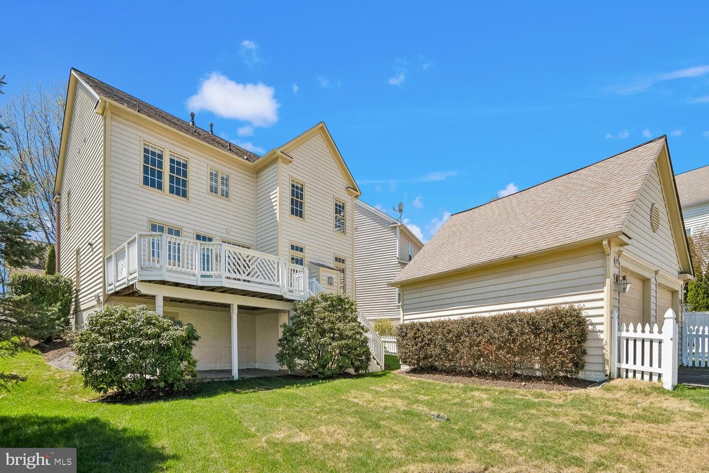 614 Linslade Street photo 46