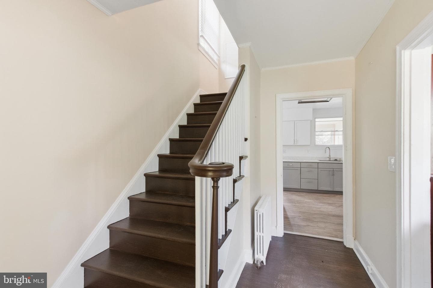 305 W Diamond Avenue photo 4