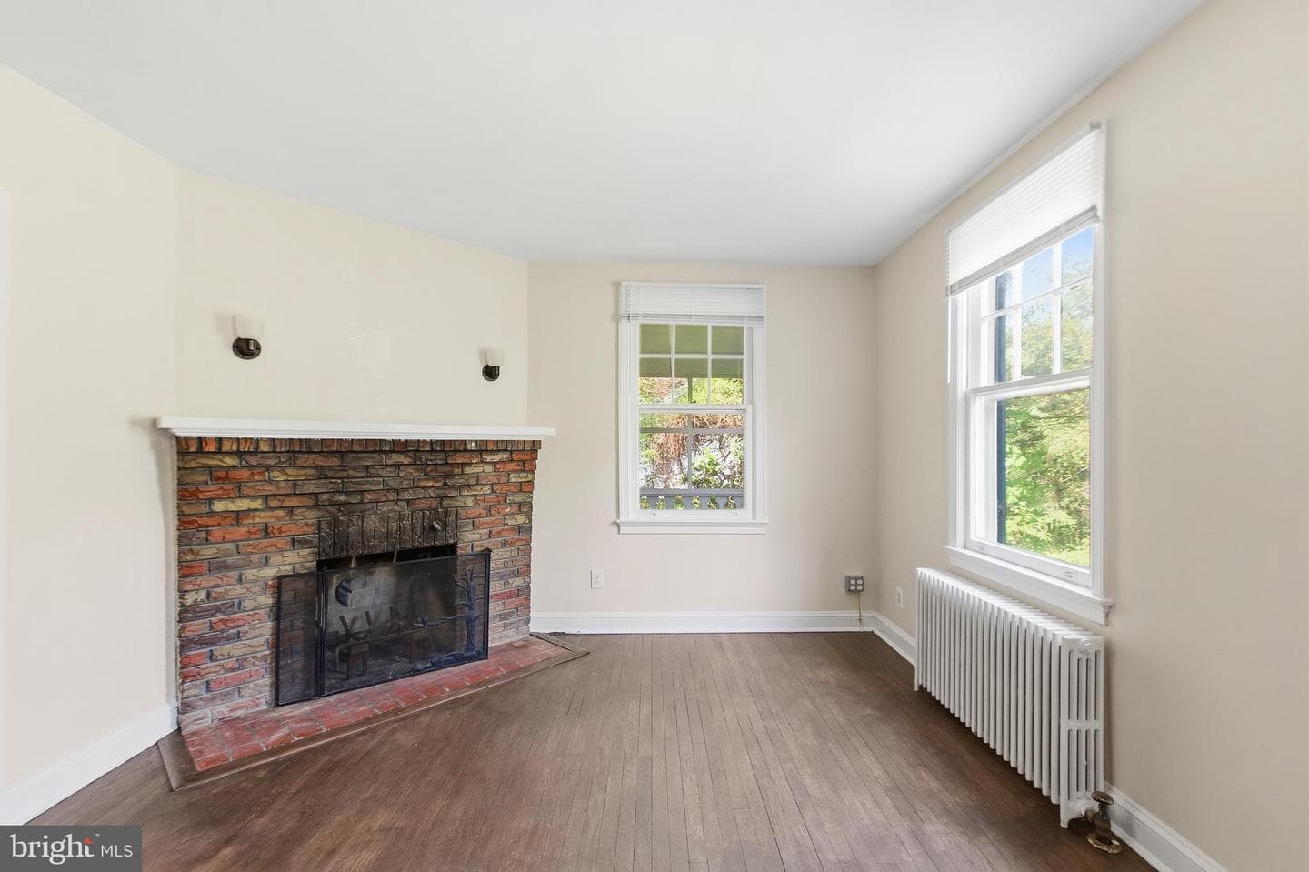 305 W Diamond Avenue photo 5