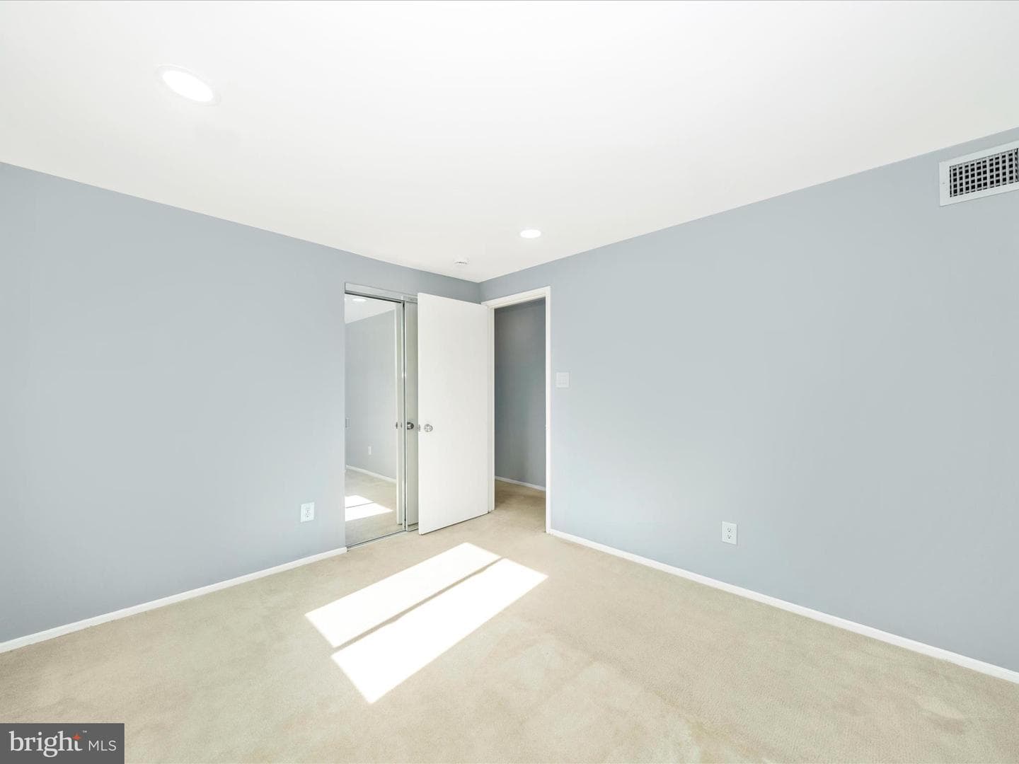 10513 Cambridge Court photo 37