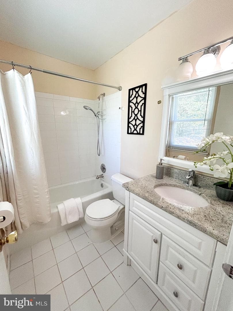 20536 Neerwinder Street photo 6