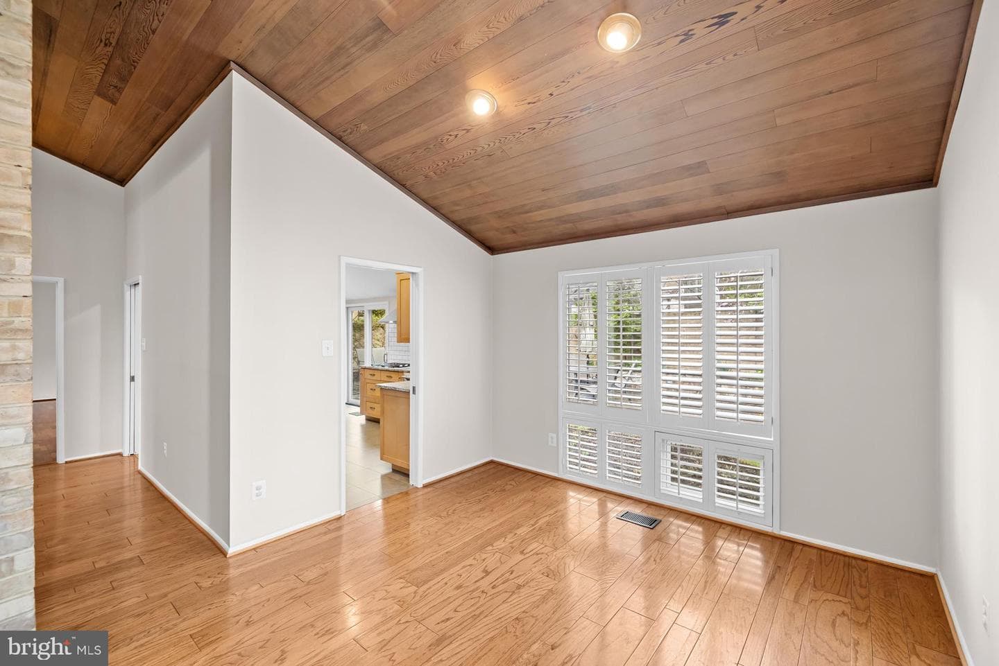 6309 Friendship Court photo 25