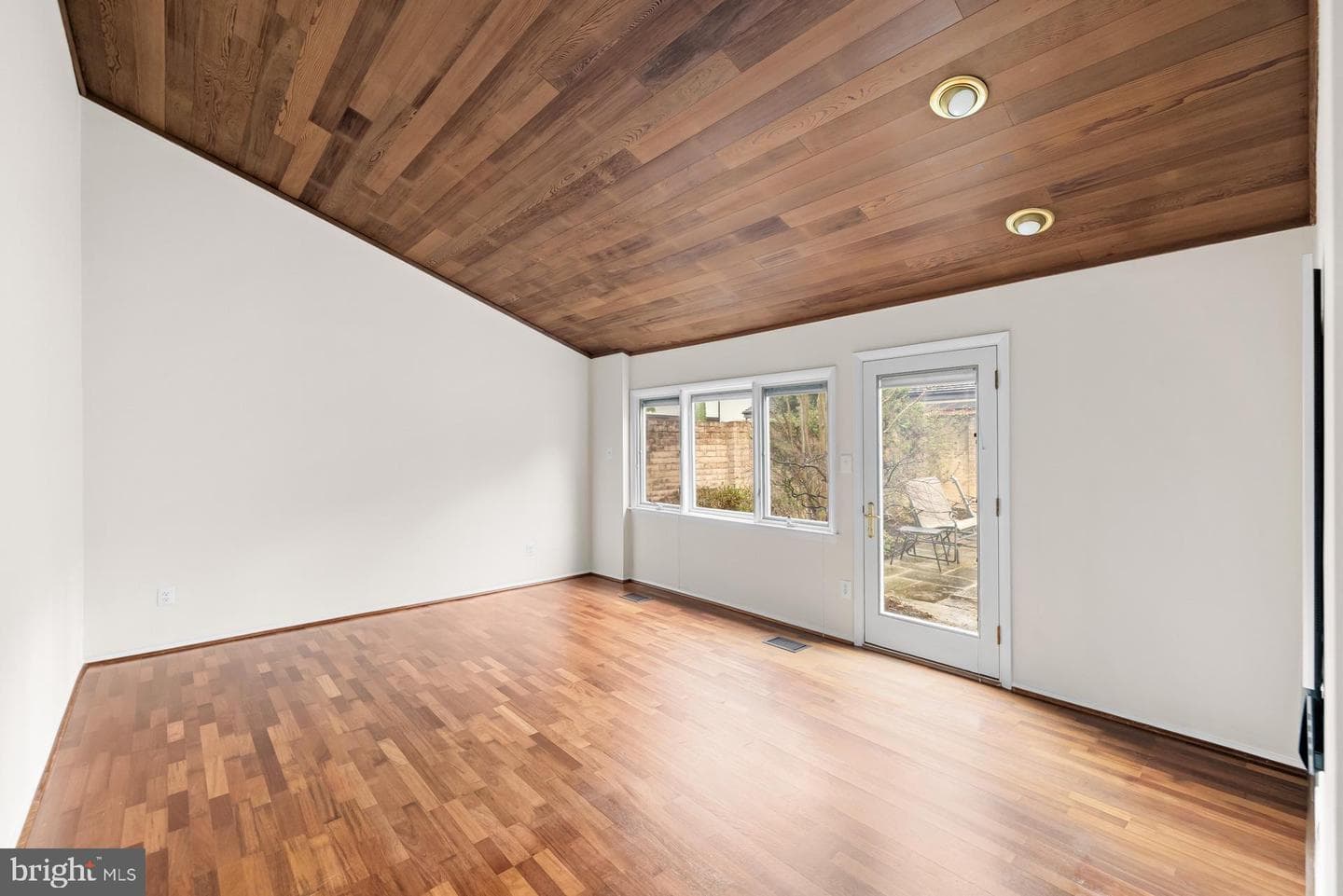 6309 Friendship Court photo 30