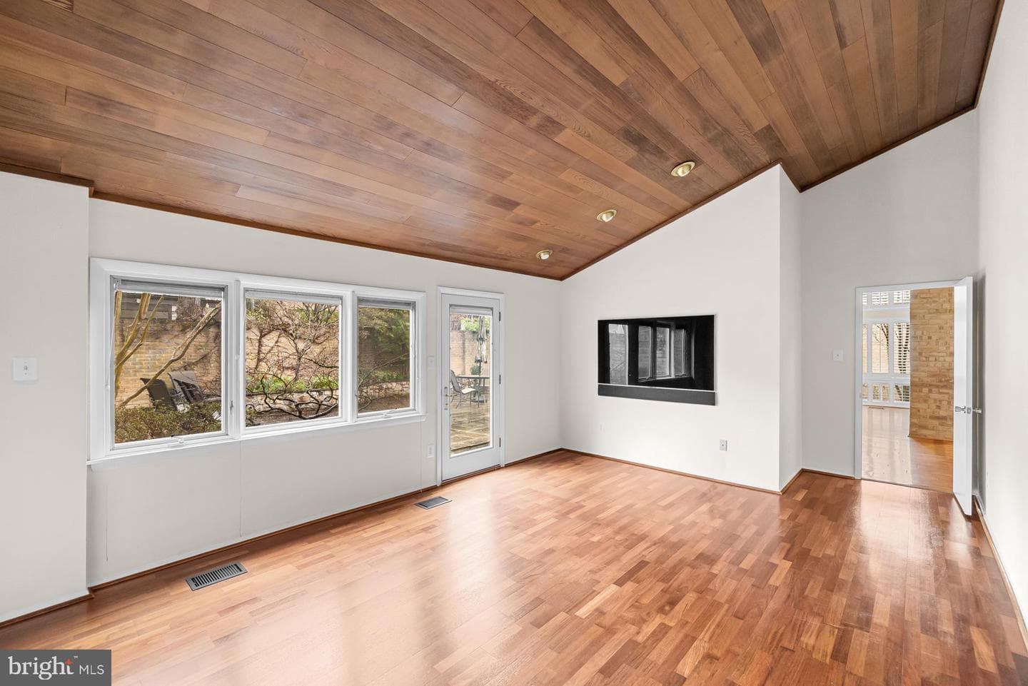6309 Friendship Court photo 31