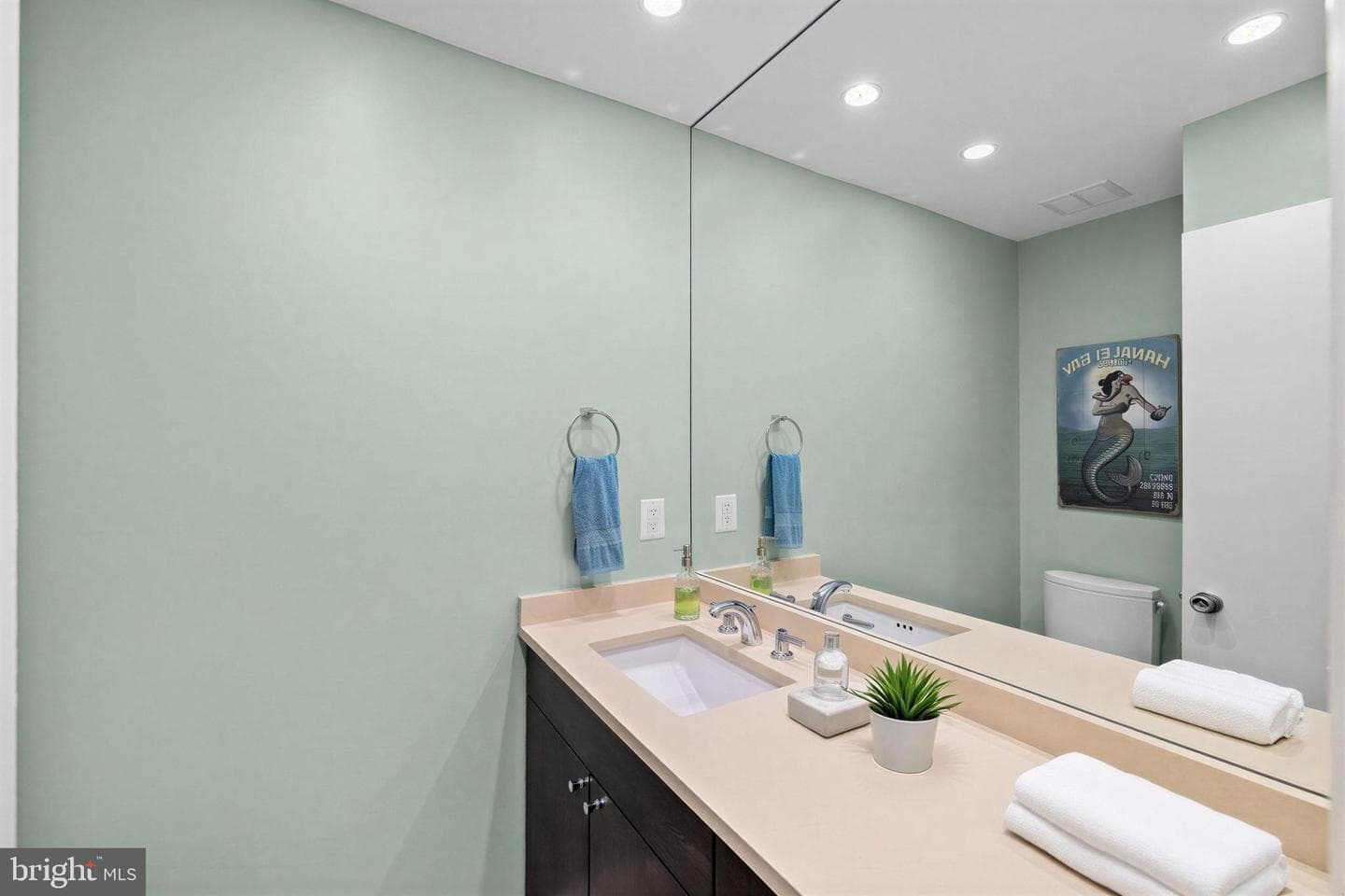 6309 Friendship Court photo 8