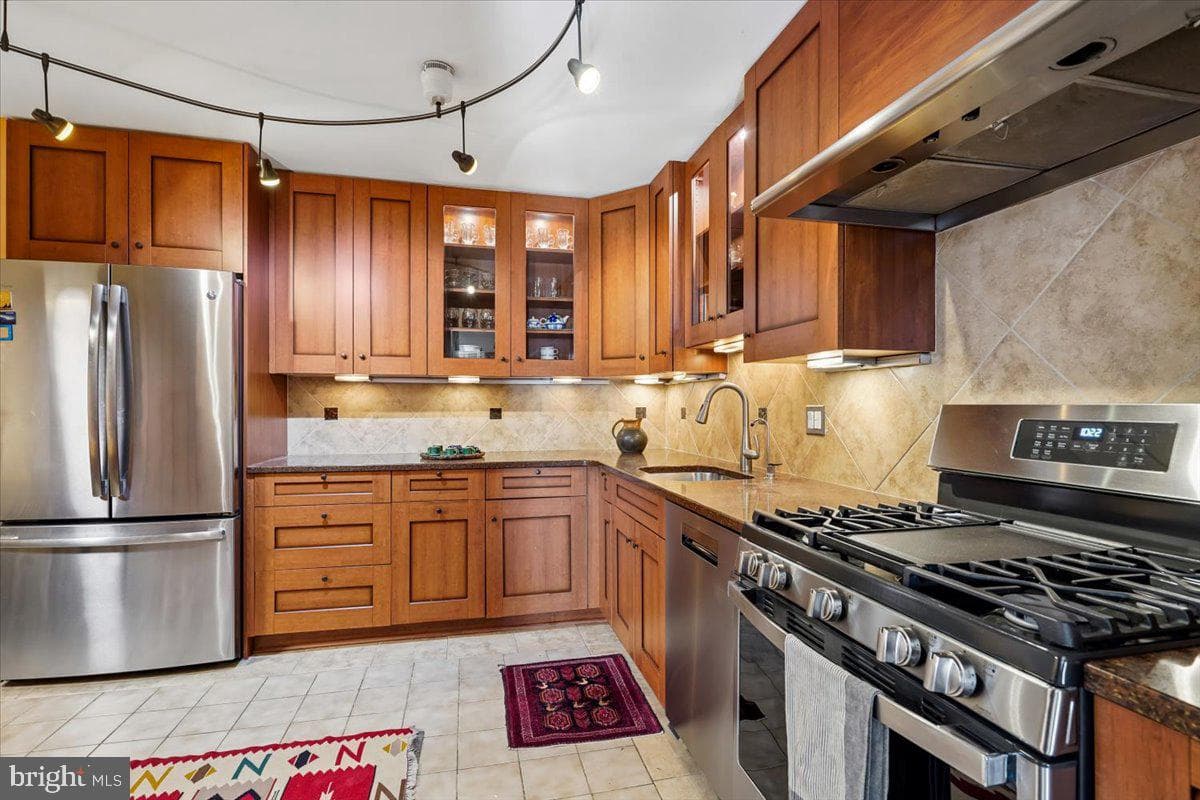 4620 N Park Avenue #1205 E photo 13