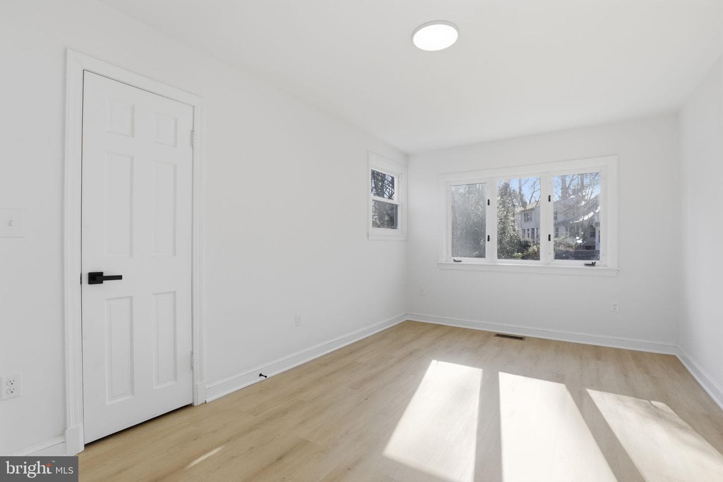 311 Ellsworth Drive photo 33