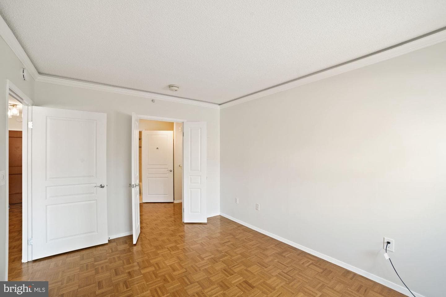 7111 Woodmont Avenue #514 photo 23