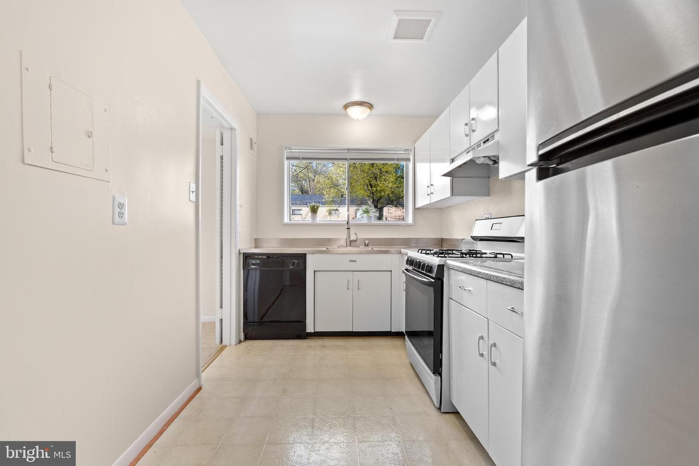 10630 Montrose Avenue #104 photo 23