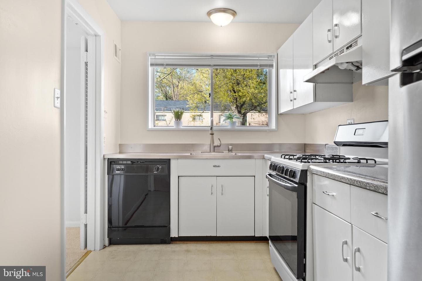10630 Montrose Avenue #104 photo 24
