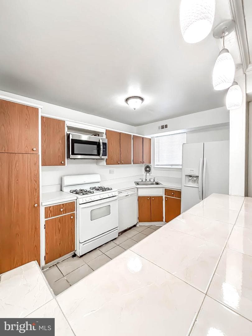 11402 Cherry Hill Rd # 104 photo 9