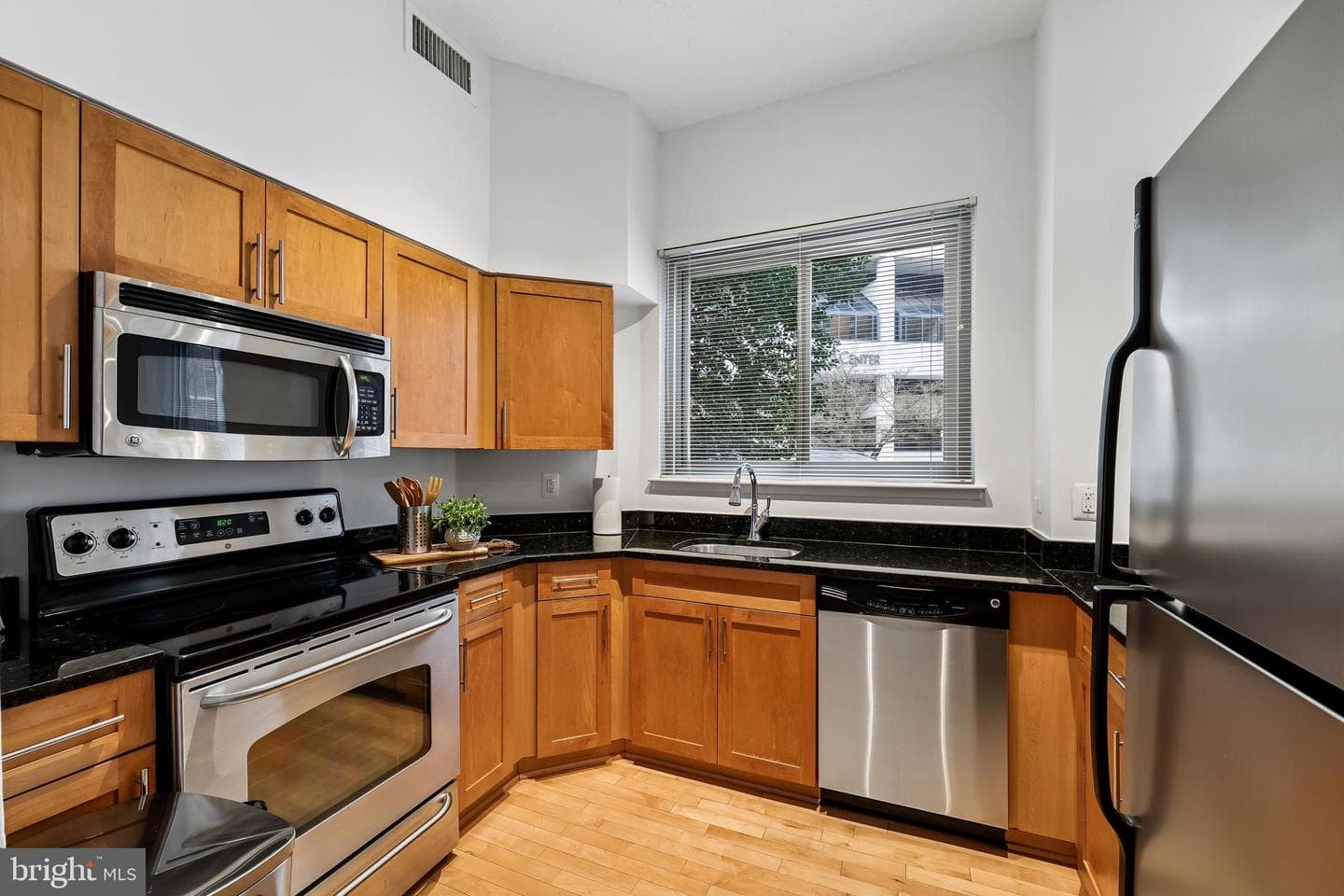 7500 Woodmont Avenue #sl15 photo 9