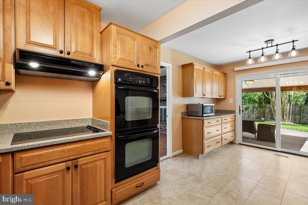 13909 Bethpage Lane photo 11