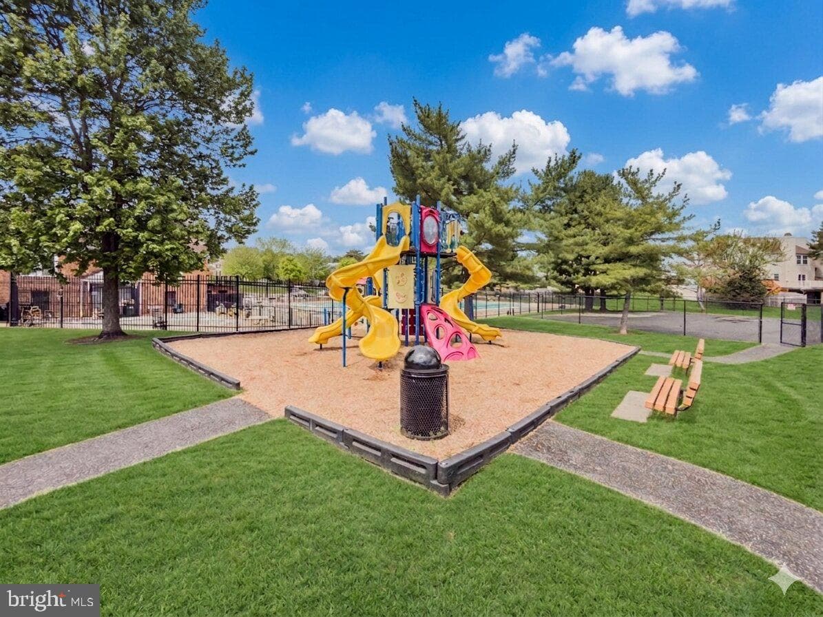 14900 Hydrus Road photo 32