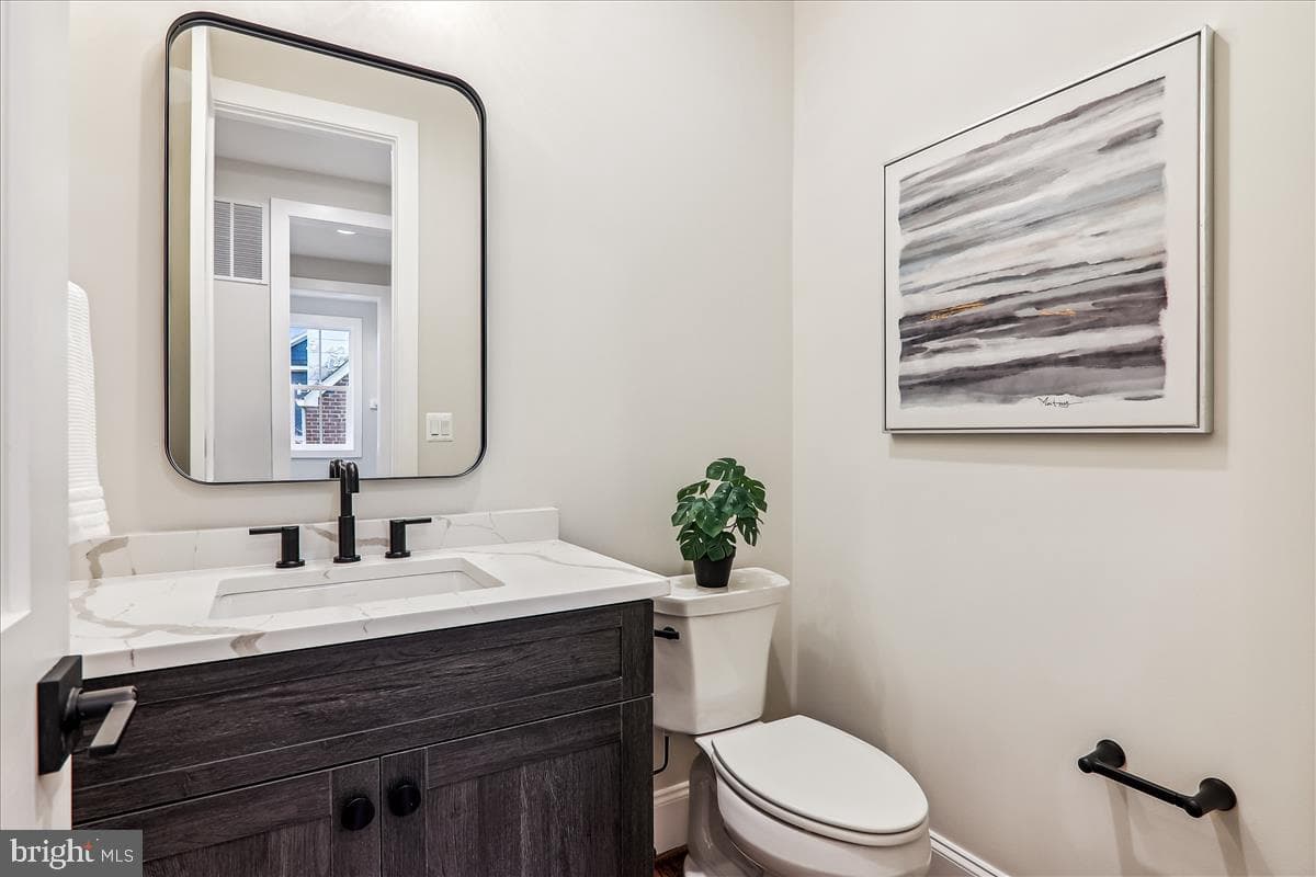 8204 Hampden Lane photo 10