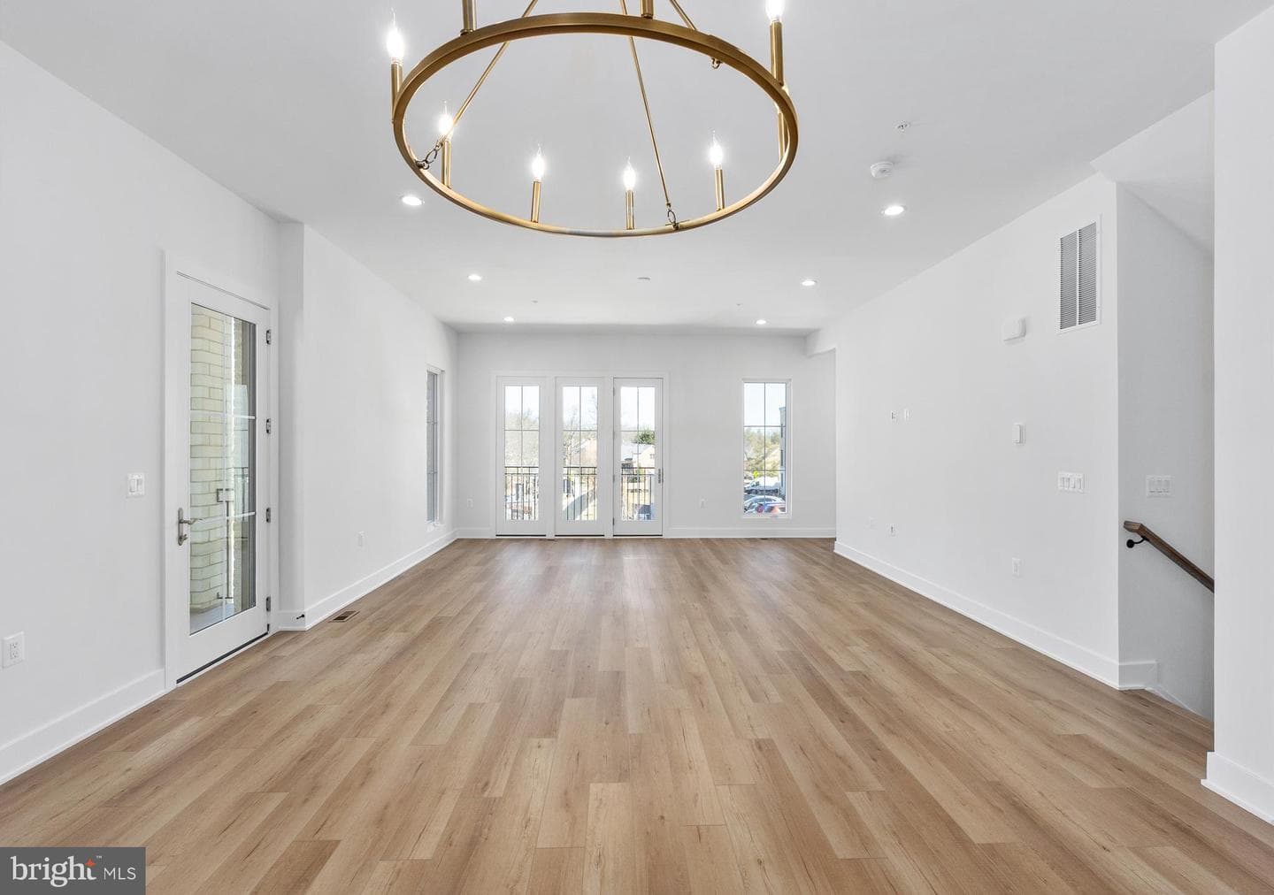 8601 Erdem Place photo 4