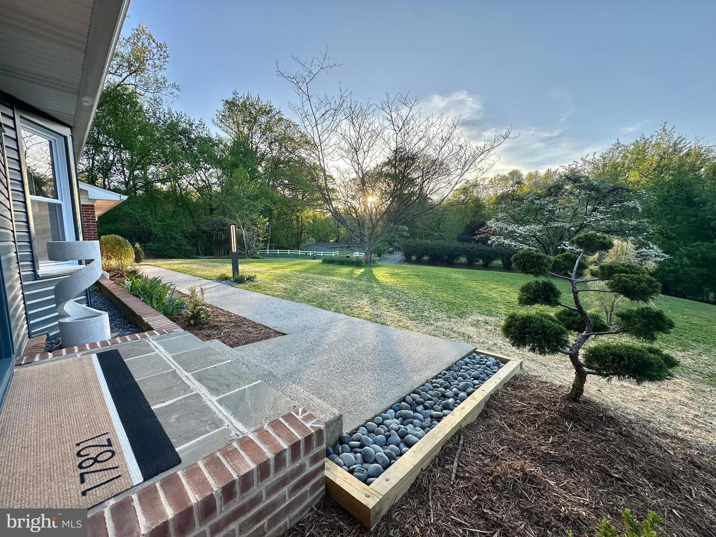 17821 Pond Road photo 3