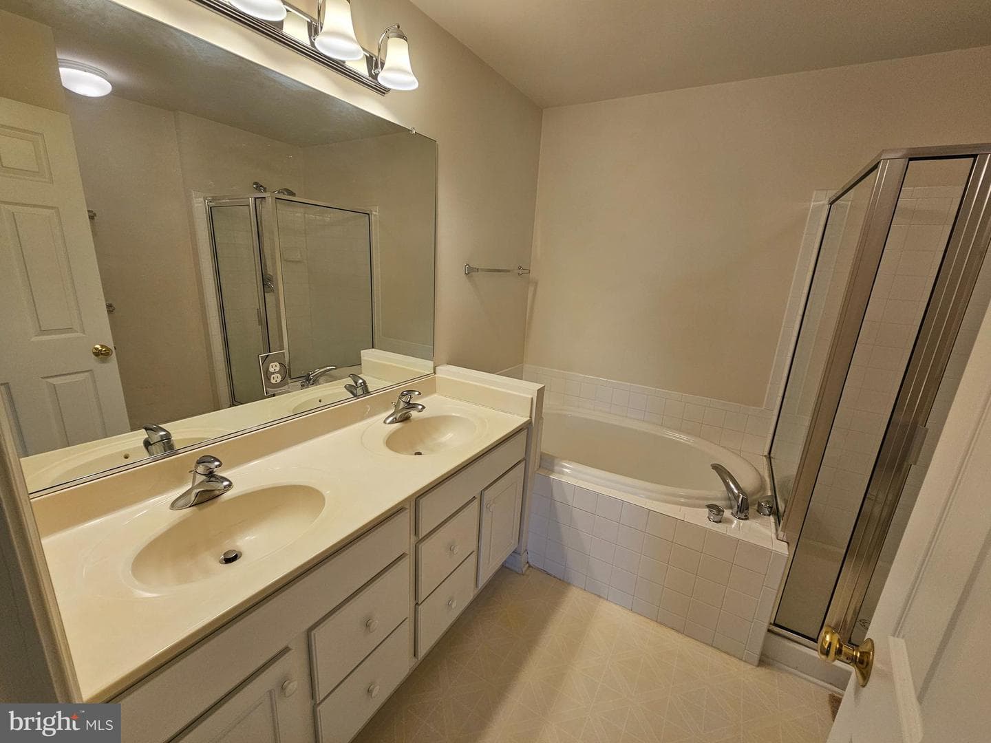 343 Fallsgrove Drive #47 photo 8