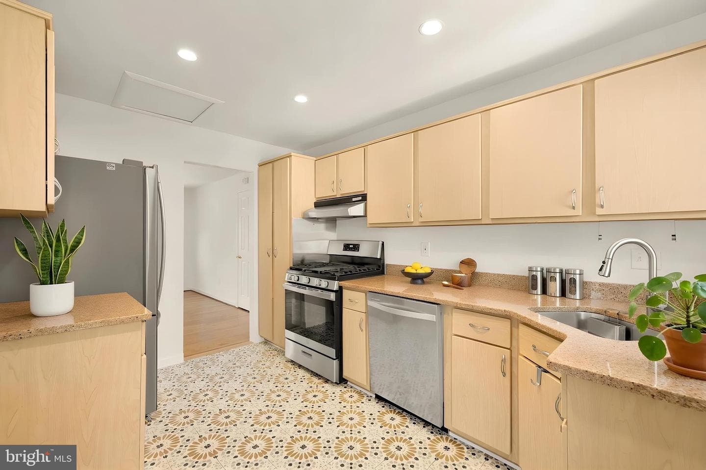 9512 Flower Avenue photo 9