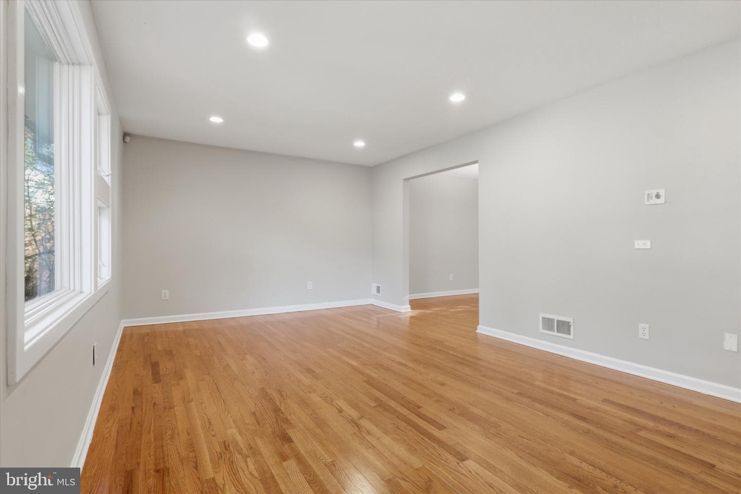 8104 Hawthorne Court photo 5