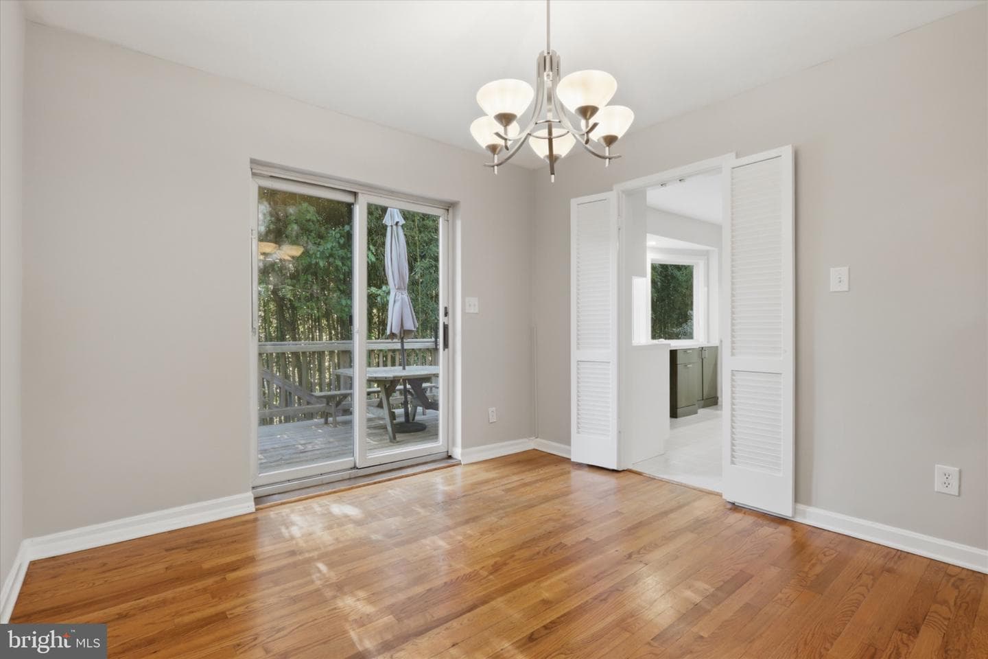8104 Hawthorne Court photo 8