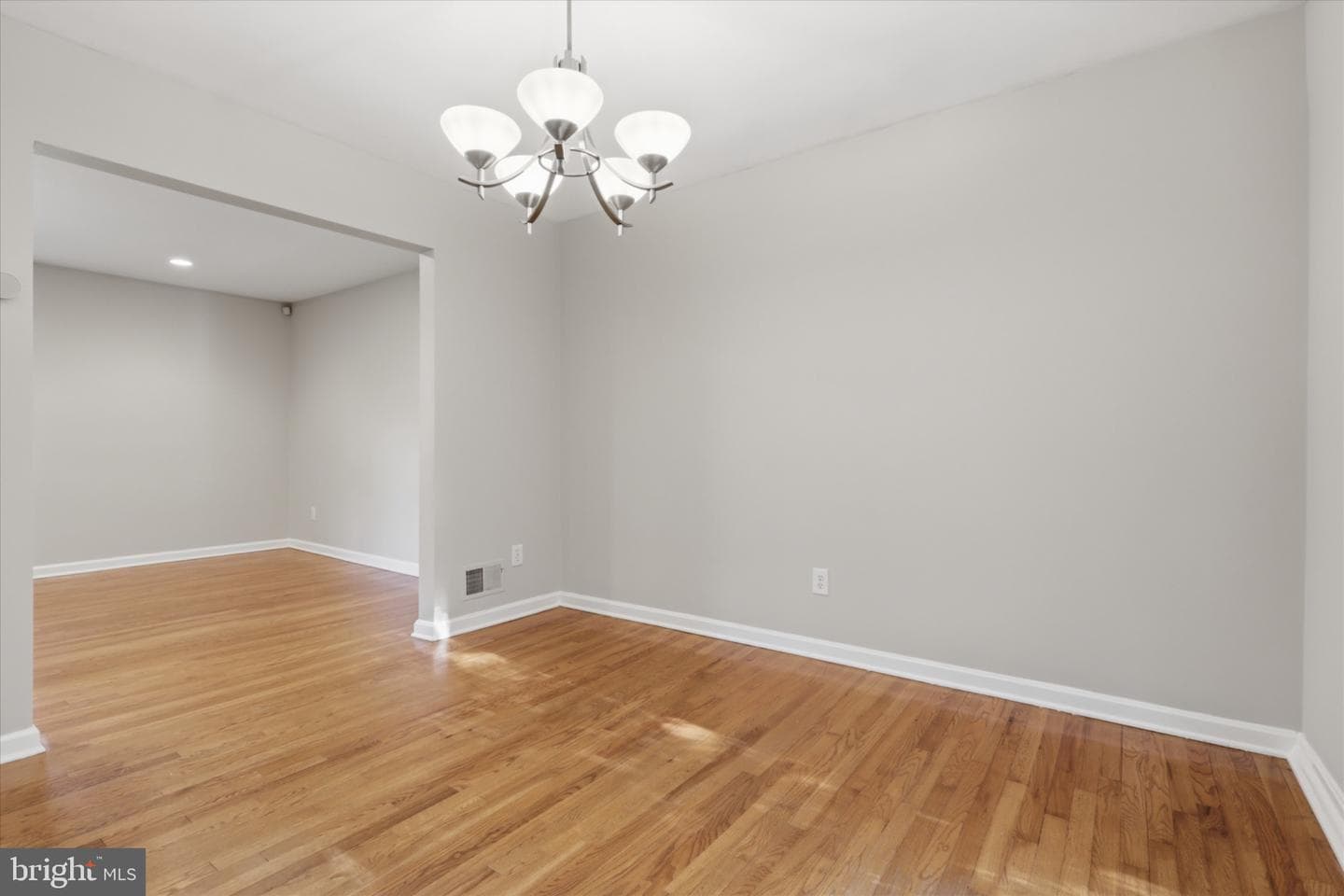 8104 Hawthorne Court photo 9