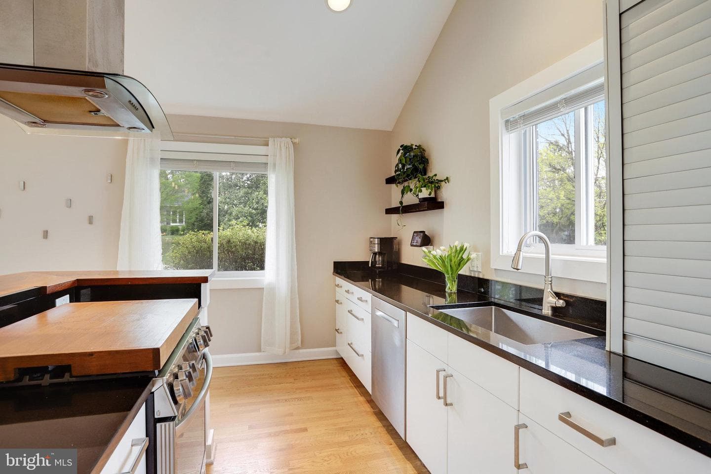 4522 Traymore Street photo 9