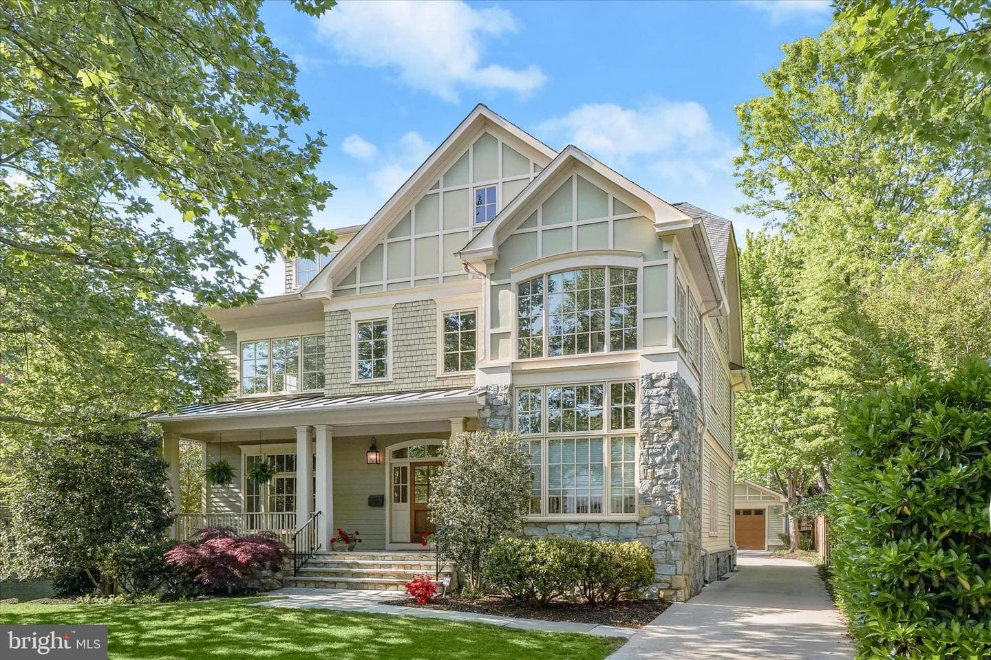 4423 Walsh Street photo 2