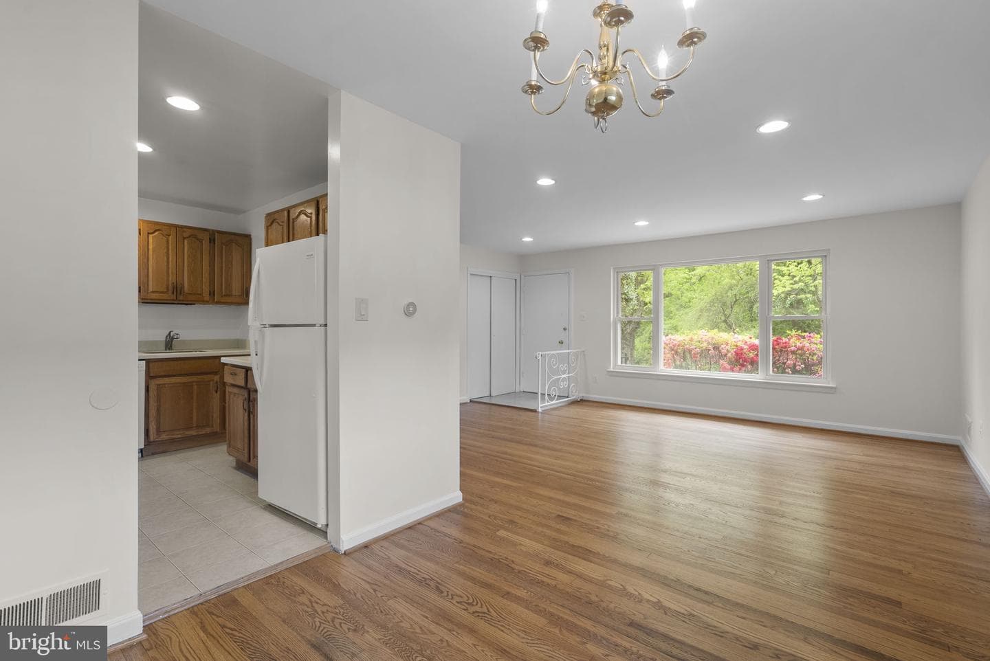 1509 Woodman Avenue photo 14