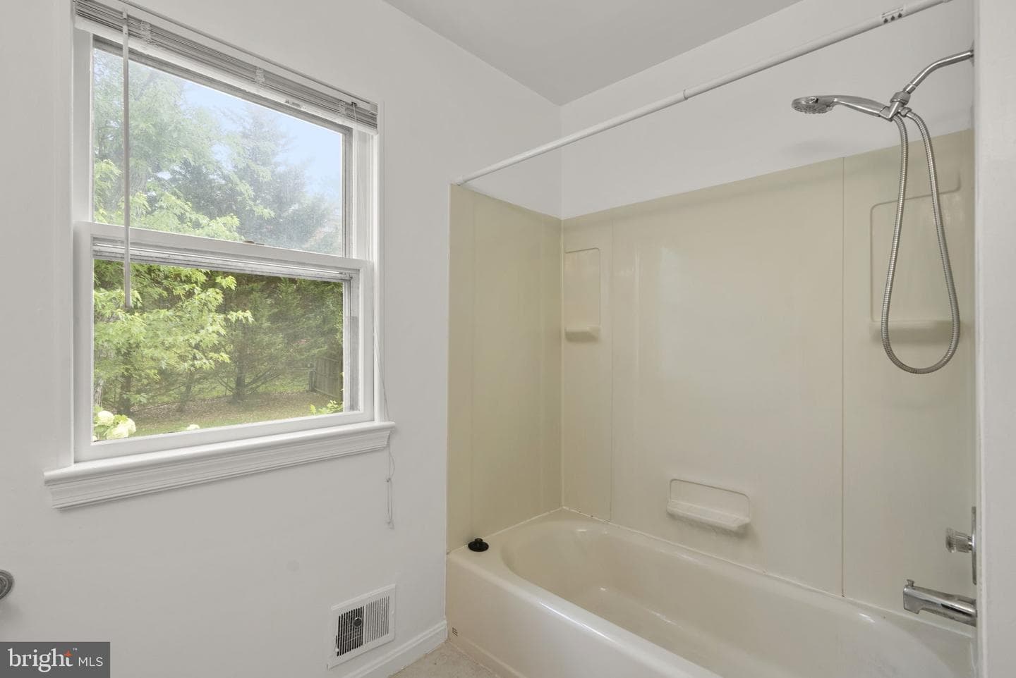 1509 Woodman Avenue photo 24
