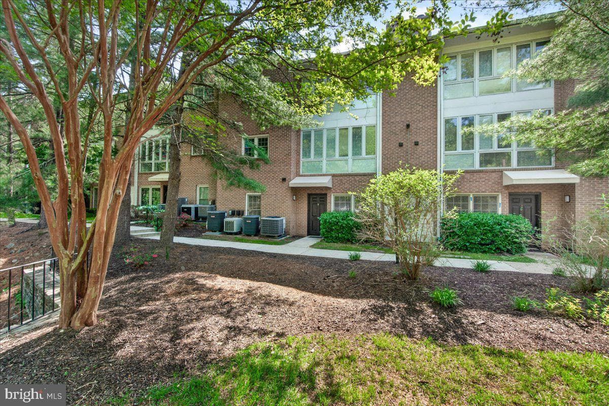 5700 Brewer House Circle #t3-11 photo 4
