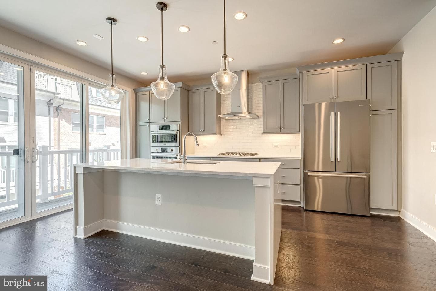 10326 Grosvenor Place photo 16