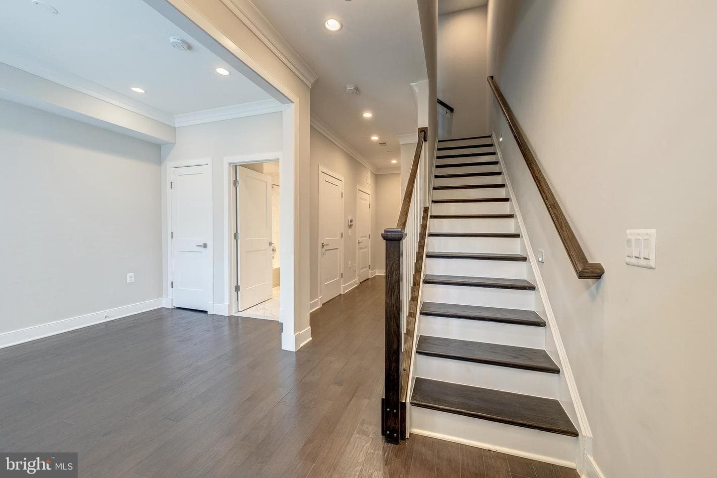 10326 Grosvenor Place photo 22