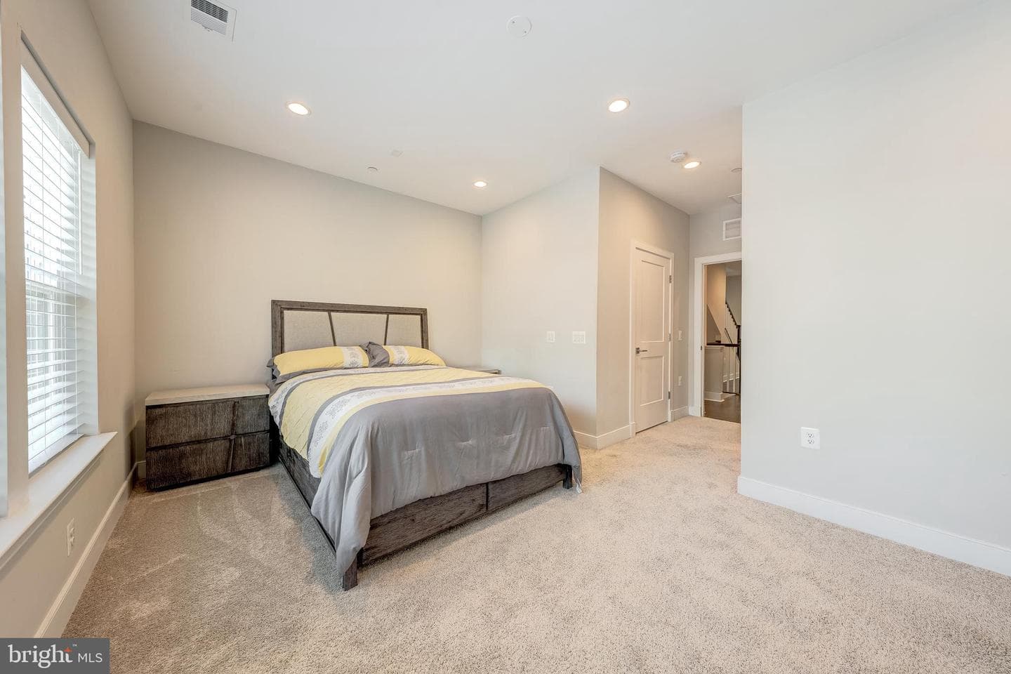 10326 Grosvenor Place photo 31