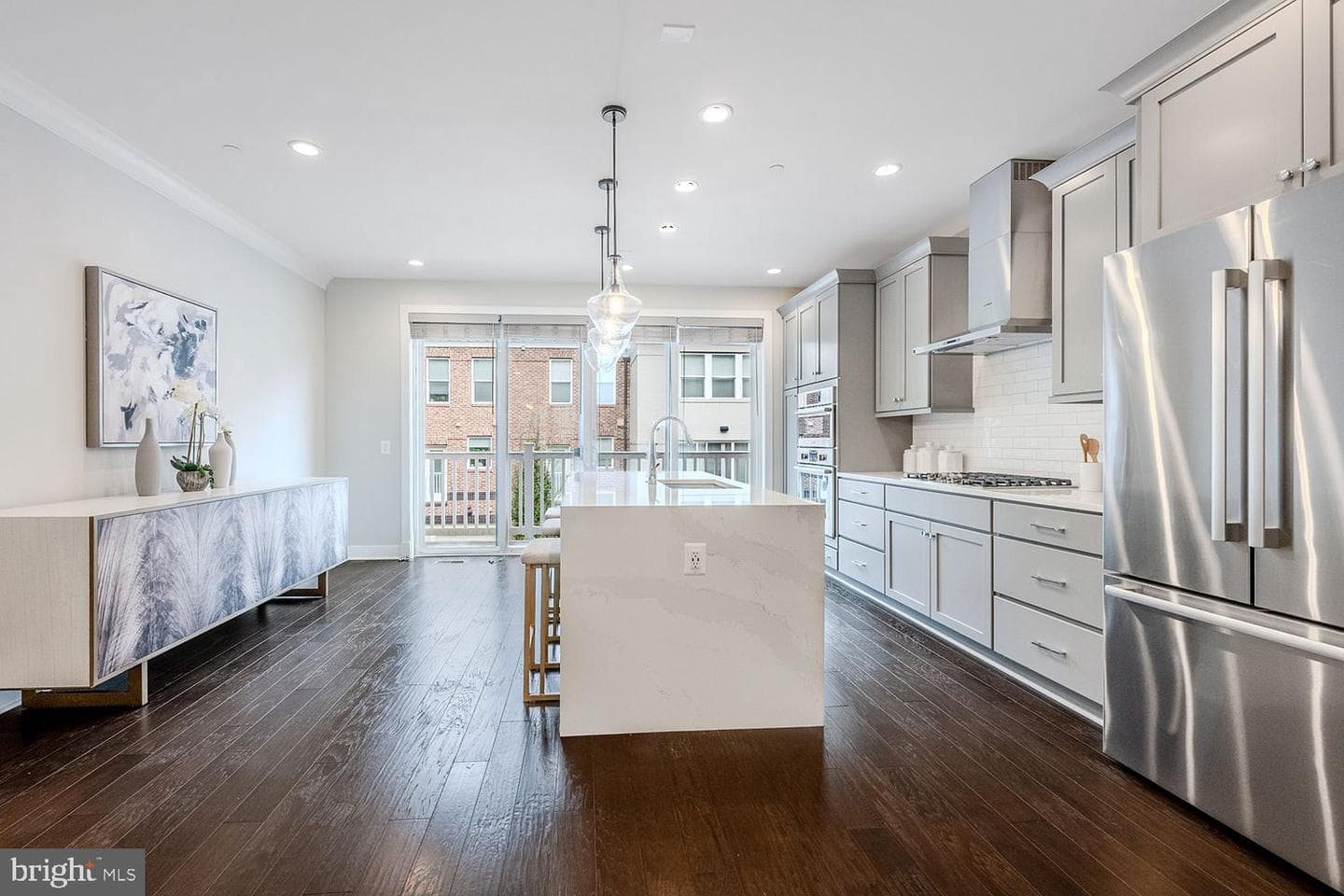 10326 Grosvenor Place photo 6