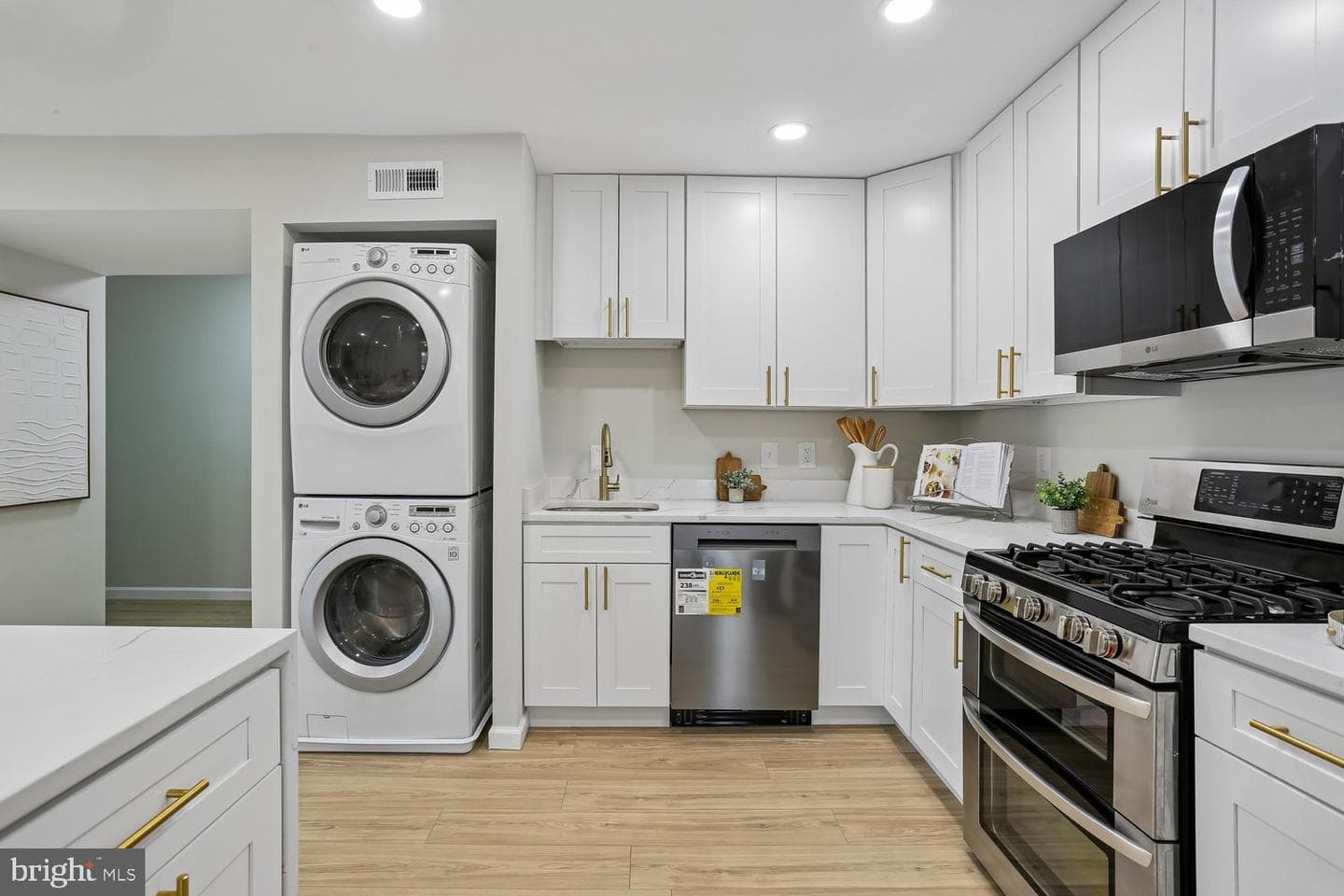 150 Monroe Street #302 photo 32