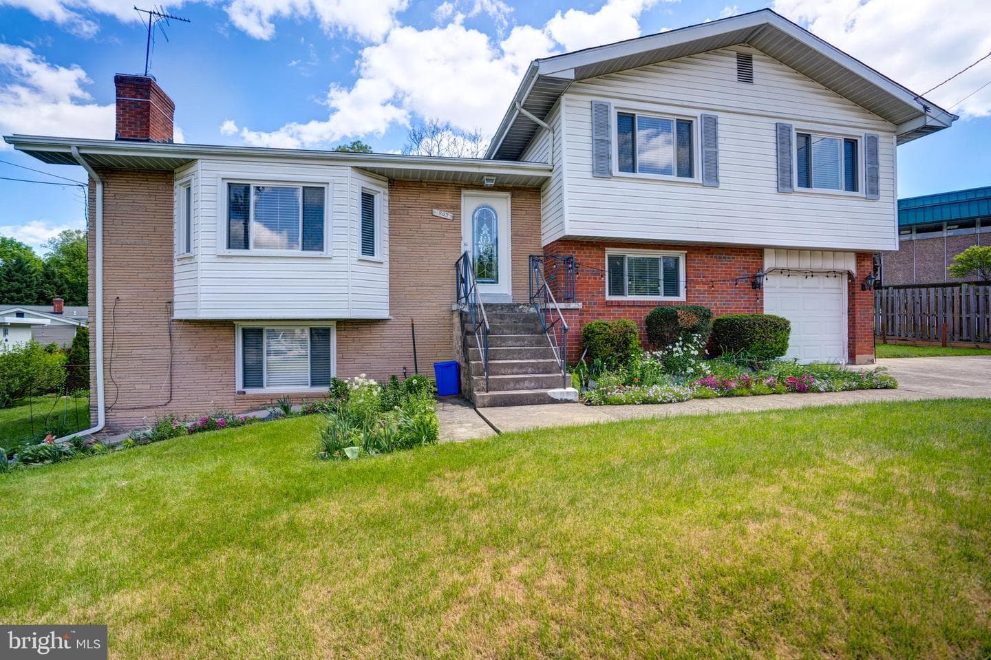 907 Tracy Drive photo 2