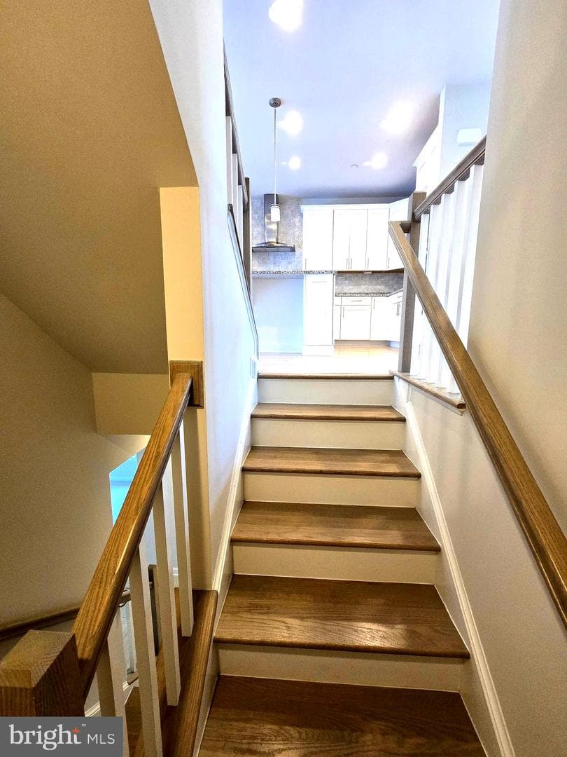 1021 Mutual Place photo 11
