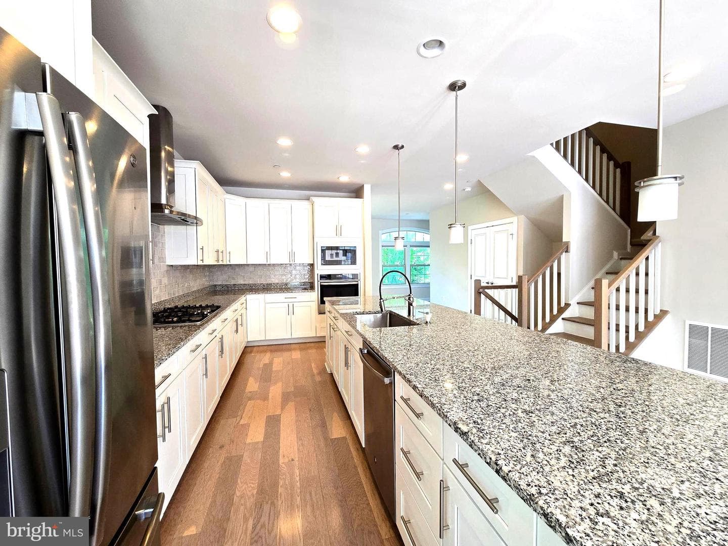 1021 Mutual Place photo 18