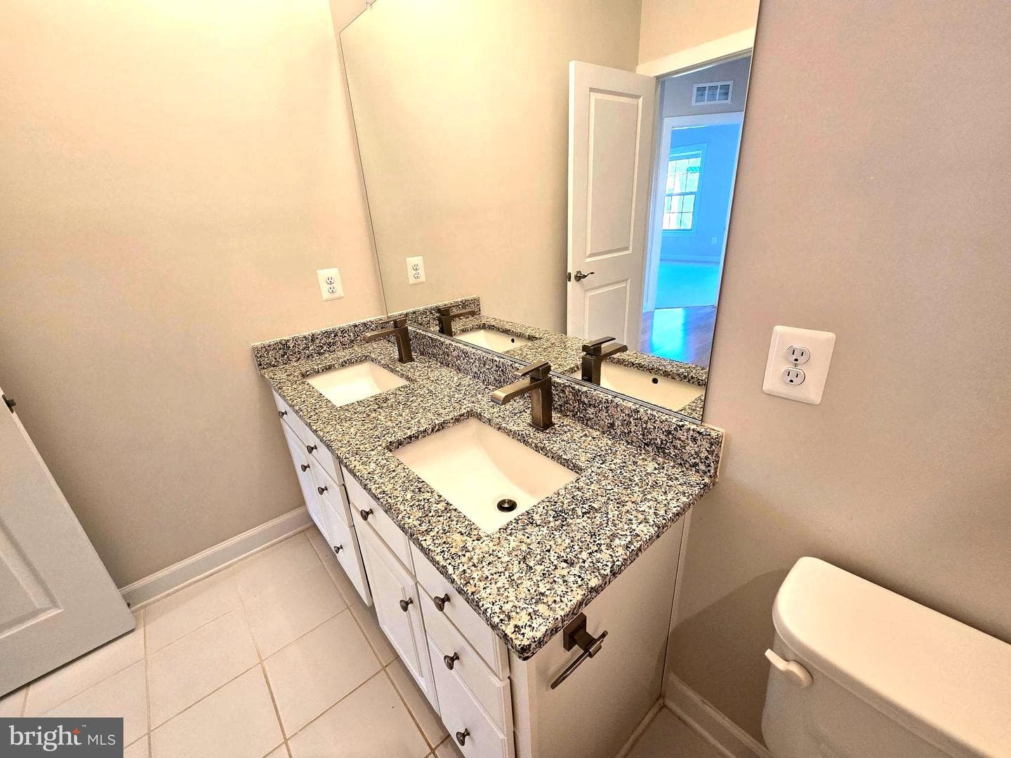 1021 Mutual Place photo 31