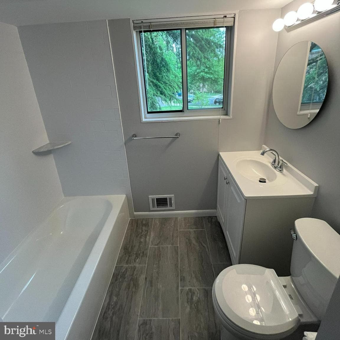 10500 Weymouth Street #104 photo 10