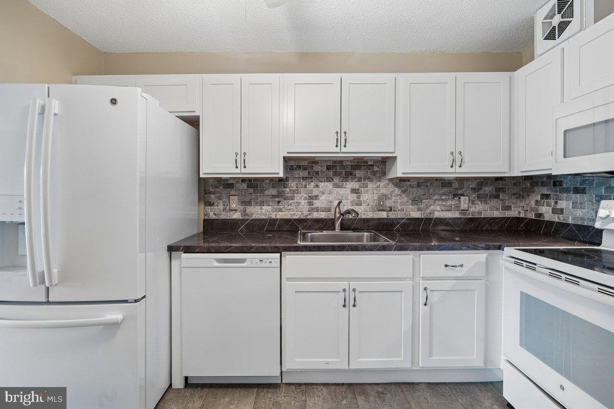 15107 Interlachen Drive #2-303 photo 7