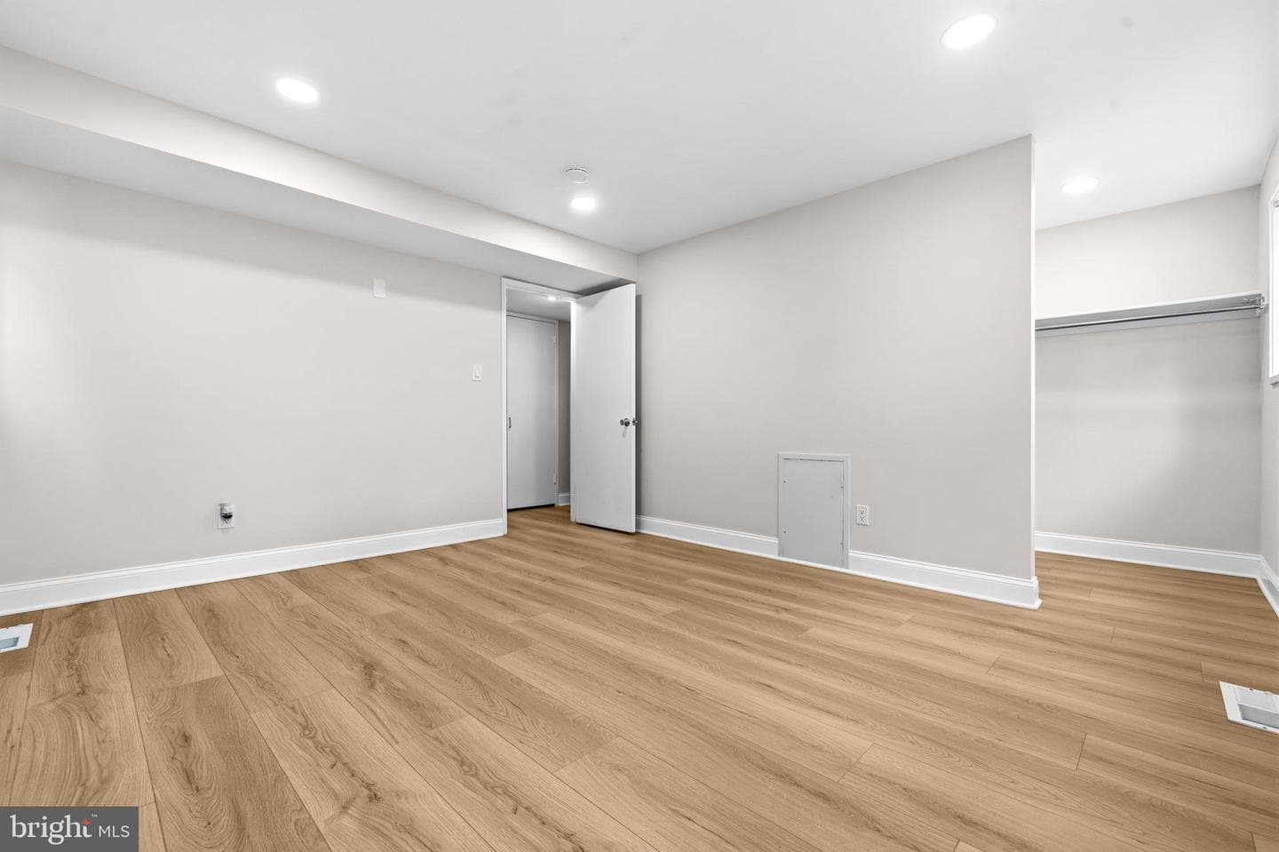 9416 Holbrook Lane photo 38