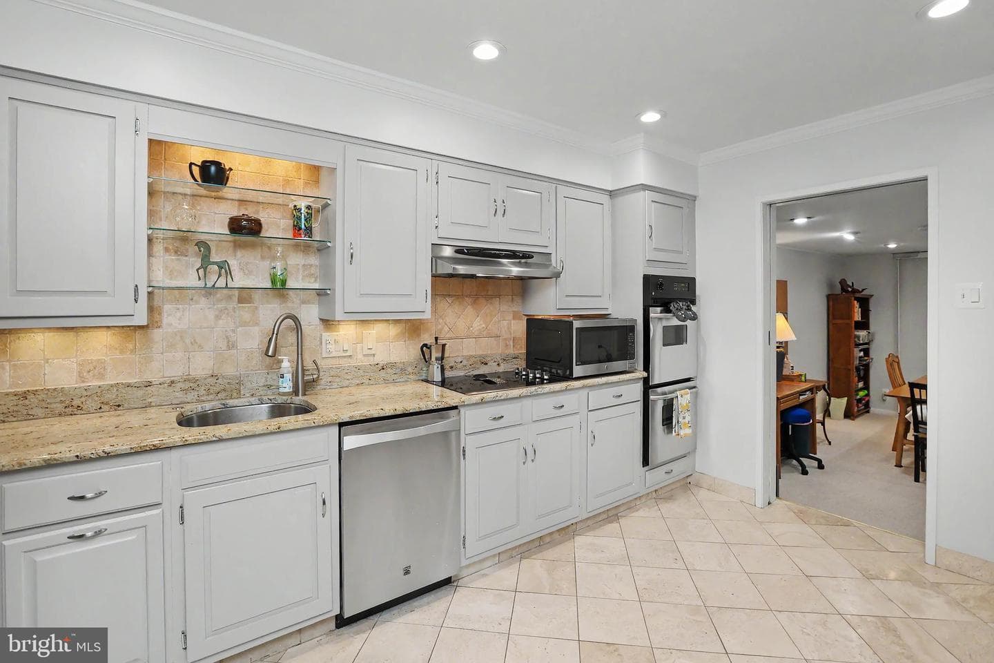 4960 Sentinel Drive #102 photo 11