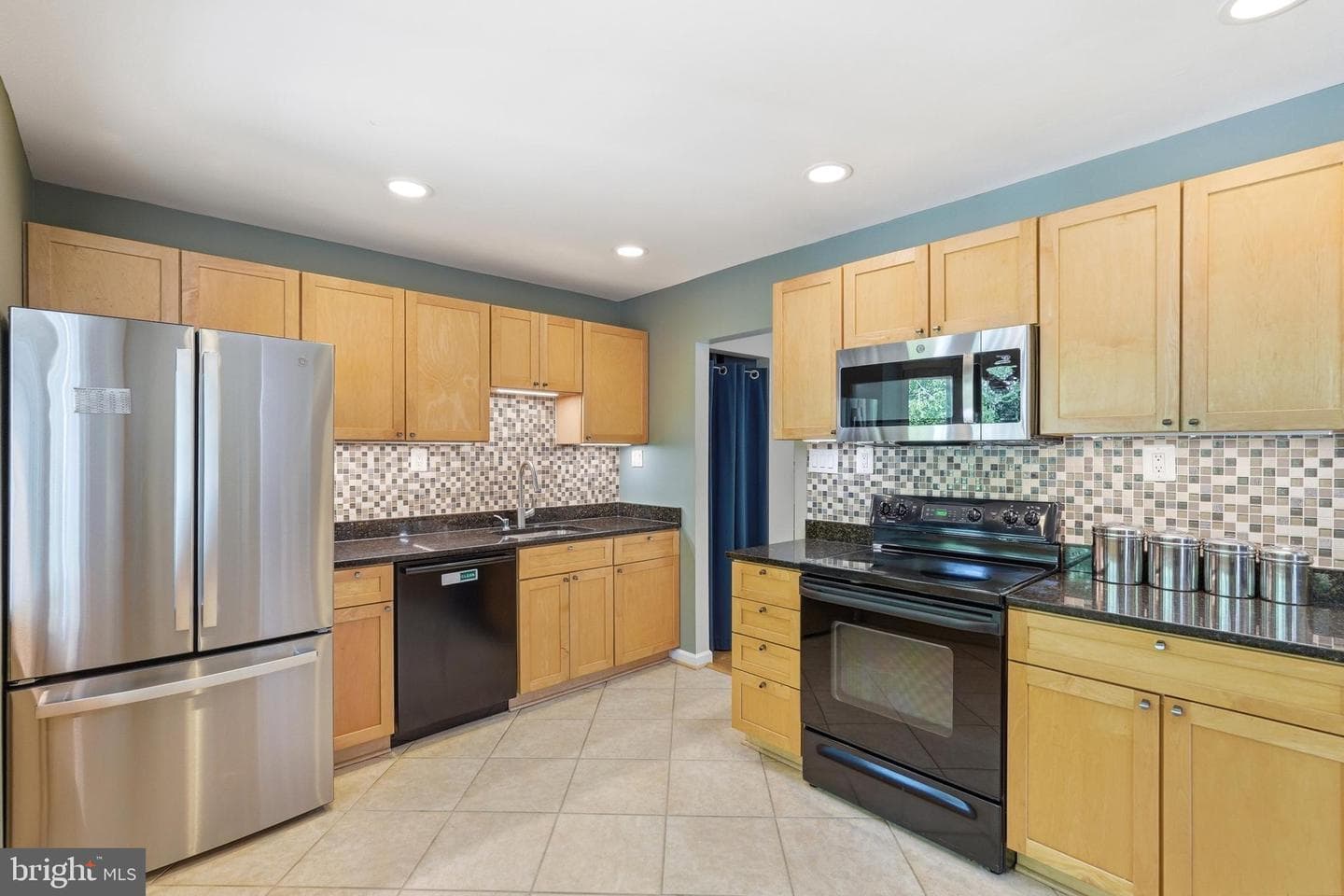 2405 Lillian Drive photo 9
