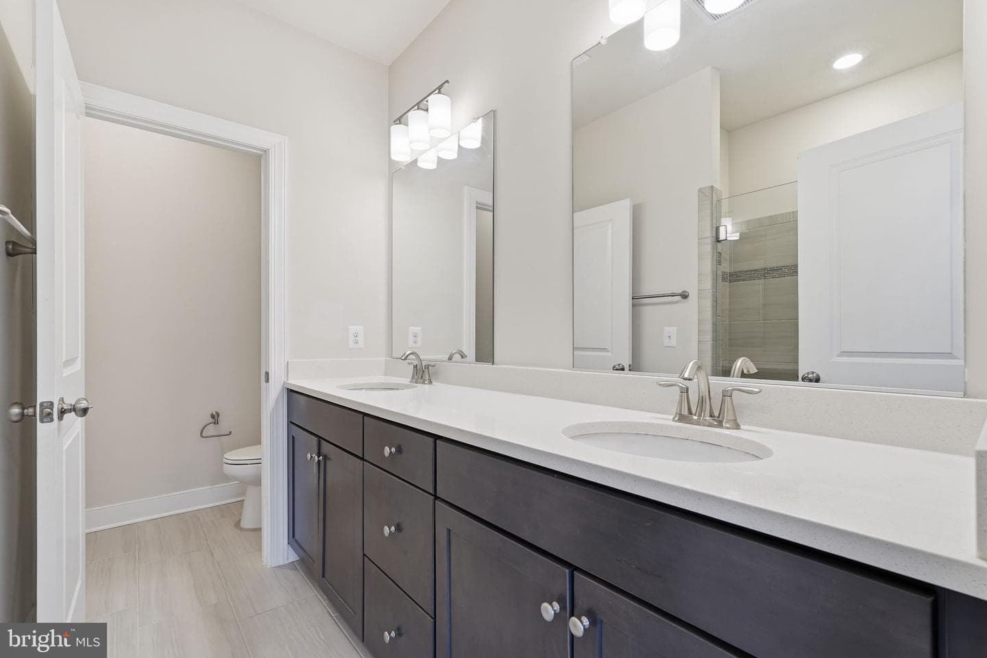 16136 Columbus Avenue photo 9