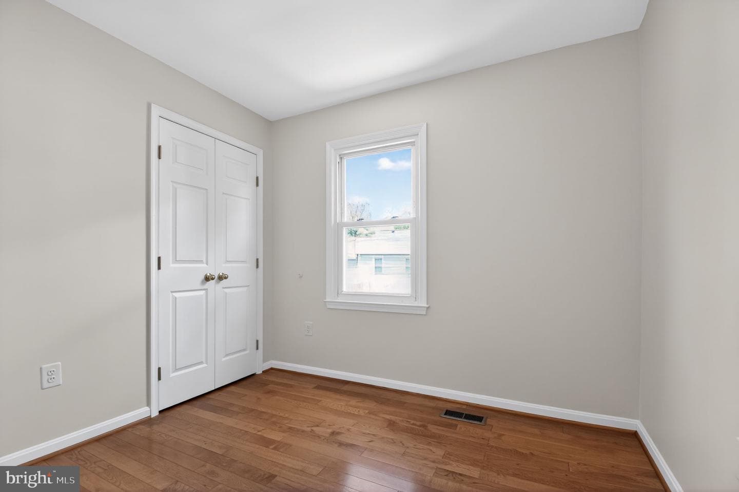 220 Pender Place photo 16