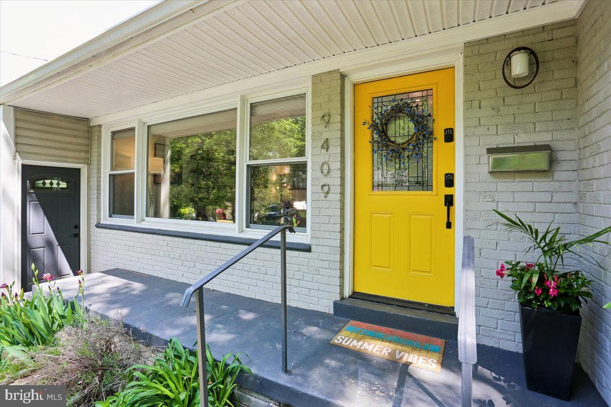 9409 Holland Avenue photo 2