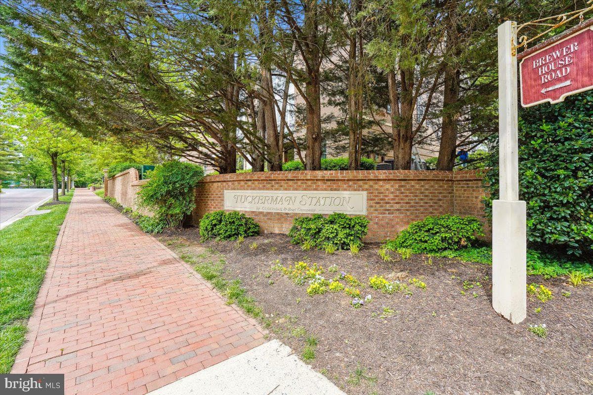 5705 Brewer House Circle #101 photo 30