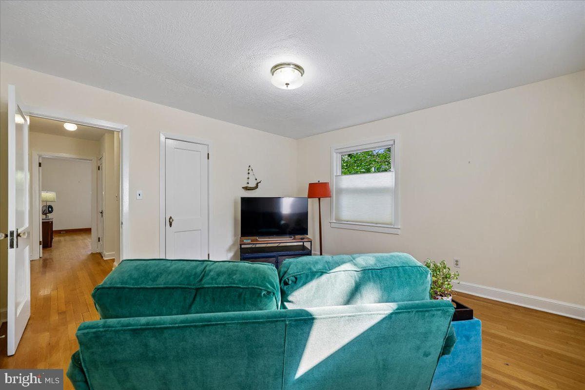 9 Pine Avenue photo 38
